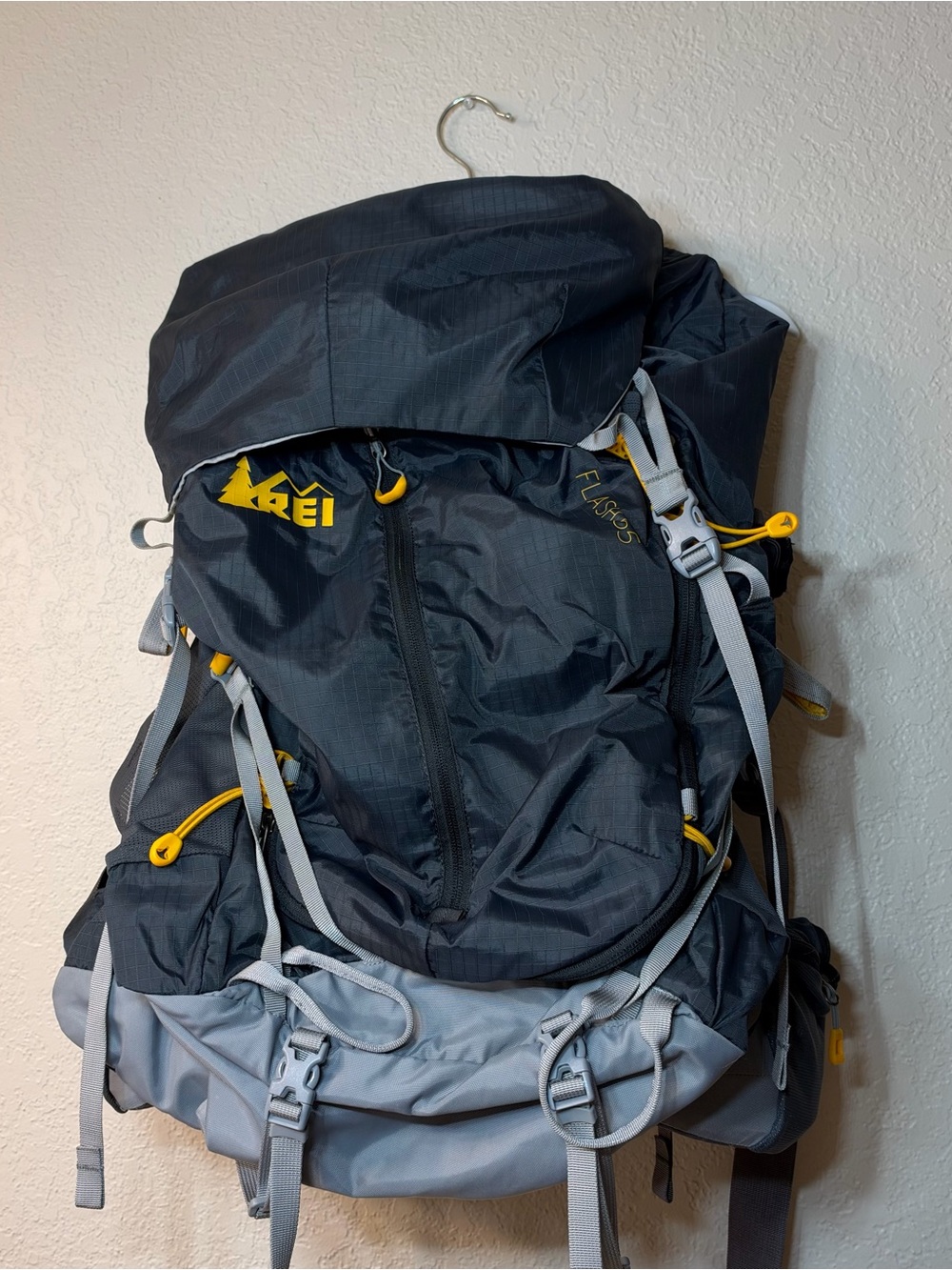 REI Flash 65 Backpack Men’s Medium 65L Hiking Camping Backpacking Pack